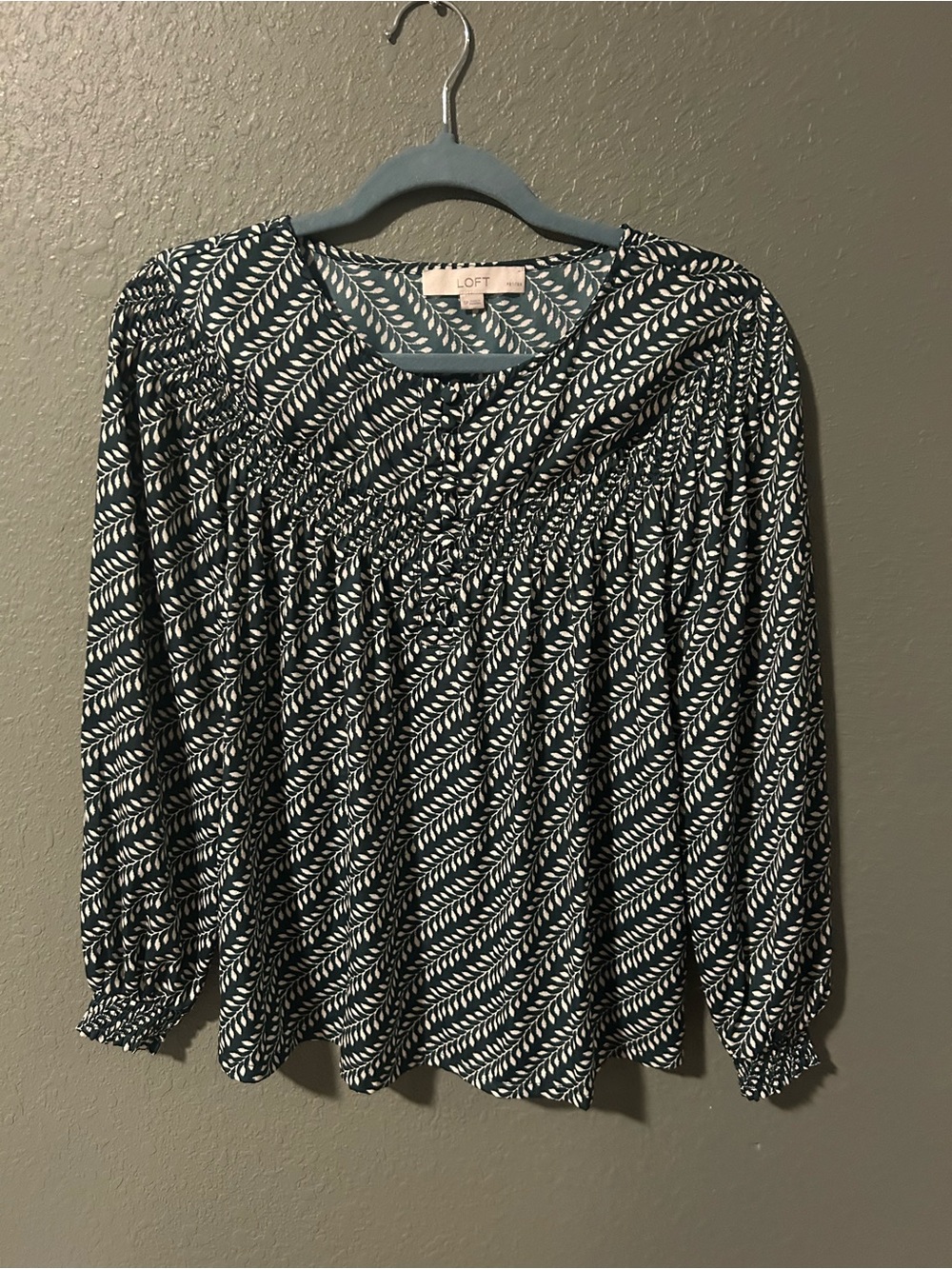 LOFT white/green leaf print blouse with ruffle sleeves and a flowy fit